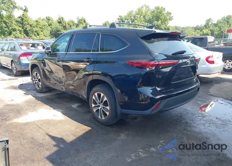 2021 Toyota Highlander Xle z USA, uszkodzony, nr VIN 5TDHZRBH8MS108787